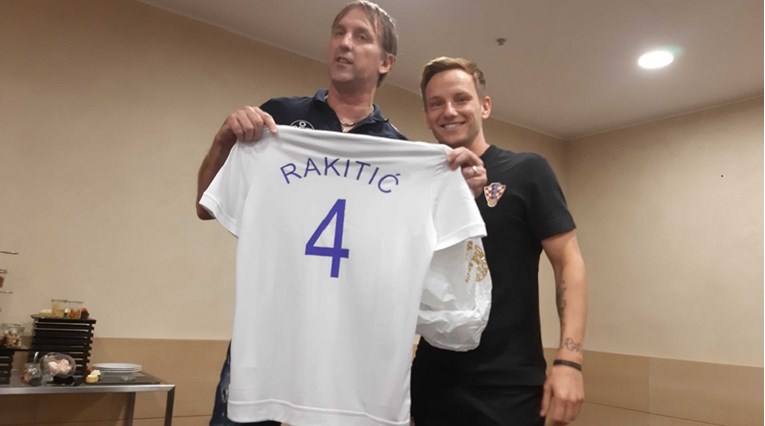 Rakitić na presici dobio dres Hajduka: "U sveti klub uvijek možeš doći"