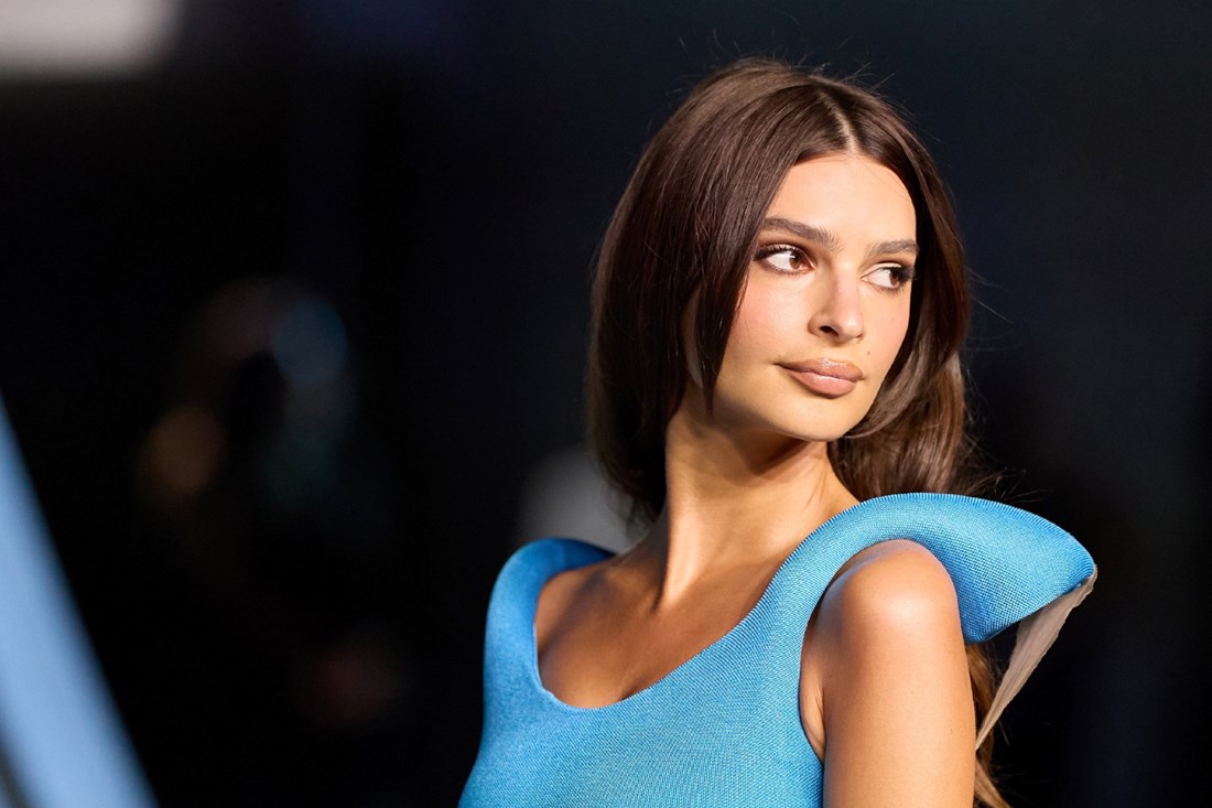 Emily Ratajkowski oborila s nogu u mini haljini