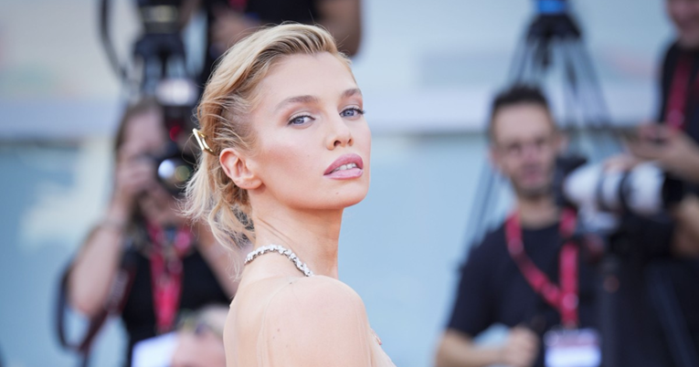 Manekenka Stella Maxwell privukla pažnju u Veneciji, odabrala je prozirnu haljinu 