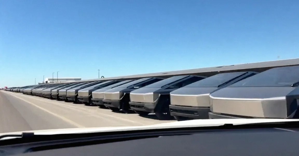 SpaceX navodno kupuje tisuće Cybertruckova kako bi spasio prodaju Tesle