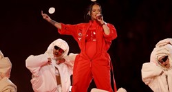 Rihanna na Super Bowlu nastupila u odjevnoj kombinaciji vrijednoj 1.2 milijuna dolara
