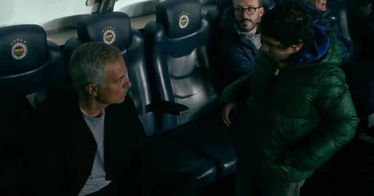 VIDEO Mourinho pozvao dječaka s tribine na klupu: "Ne vjerujem da je ovo stvarno"