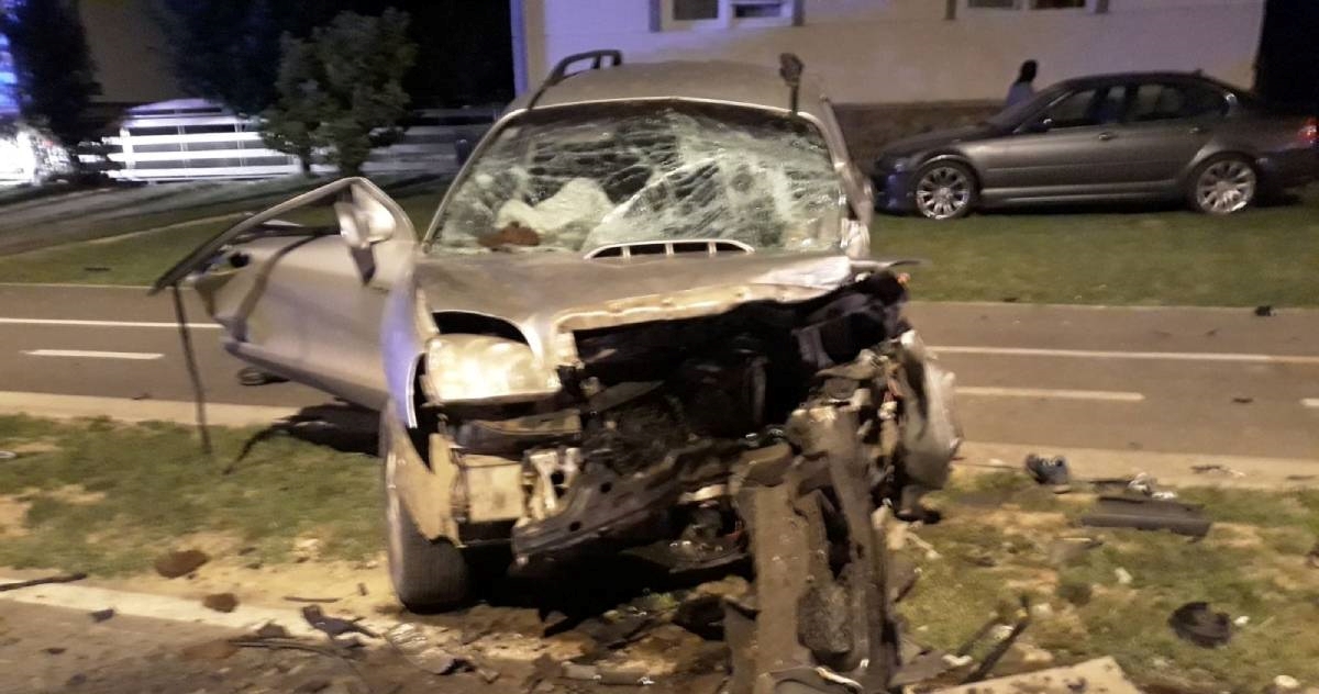 Teška prometna u Valpovu: Poginuo vozač, dvoje ljudi u bolnici. Auti su smrskani