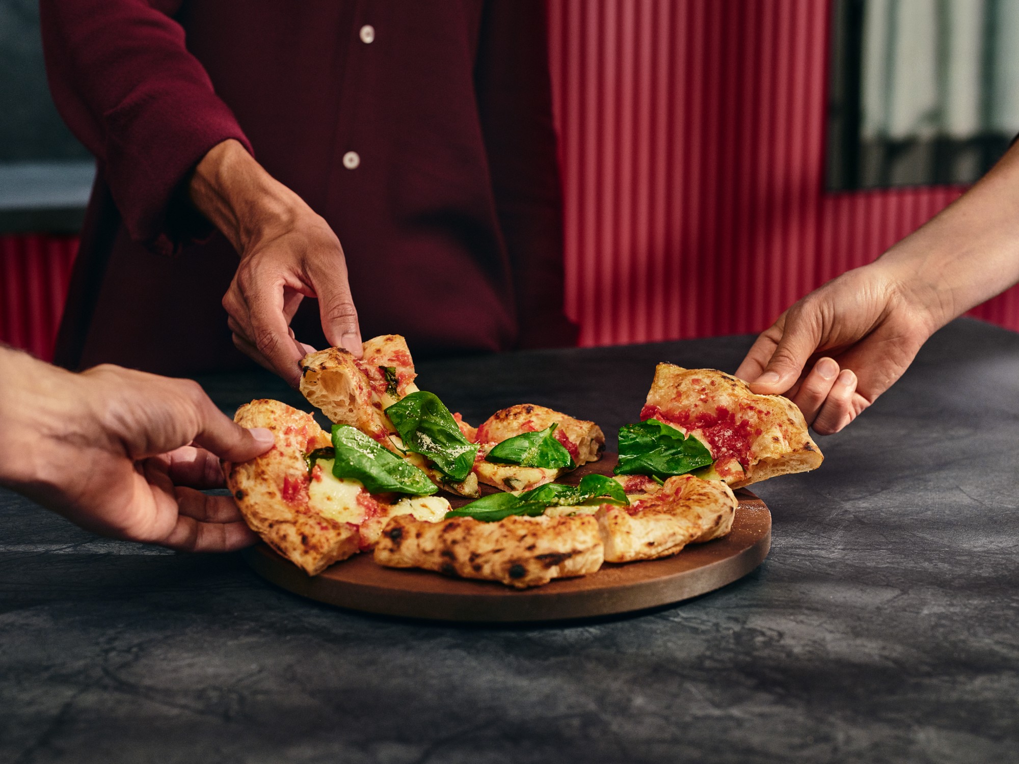 Domaća pizza na novi način: Evo nekoliko trikova za savršen okus i oblik