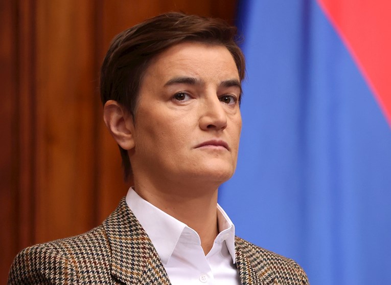 Novinari pitali Brnabić zašto nije zapalila svijeću žrtvama u Novom Sadu