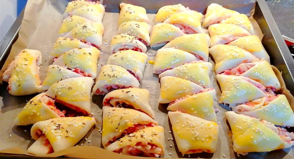 Ljuti recept tjedna: Punjeni Tabasco trokutići od dizanog tijesta spremni za pećnicu