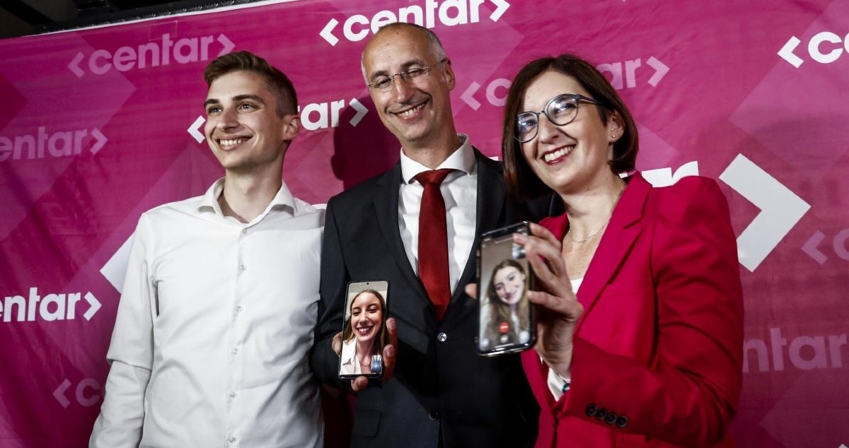 Slavlje obitelji Puljak: Sin Toma slavio s roditeljima, kćeri se javile videopozivom