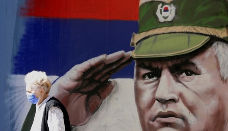 Optužen muškarac u BiH, postavljao plakate s Mladićevim likom: "Bog te poživio"