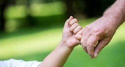 Jeste li znali da su bake i djedovi obavezni brinuti za unuke? Dio se pobunio