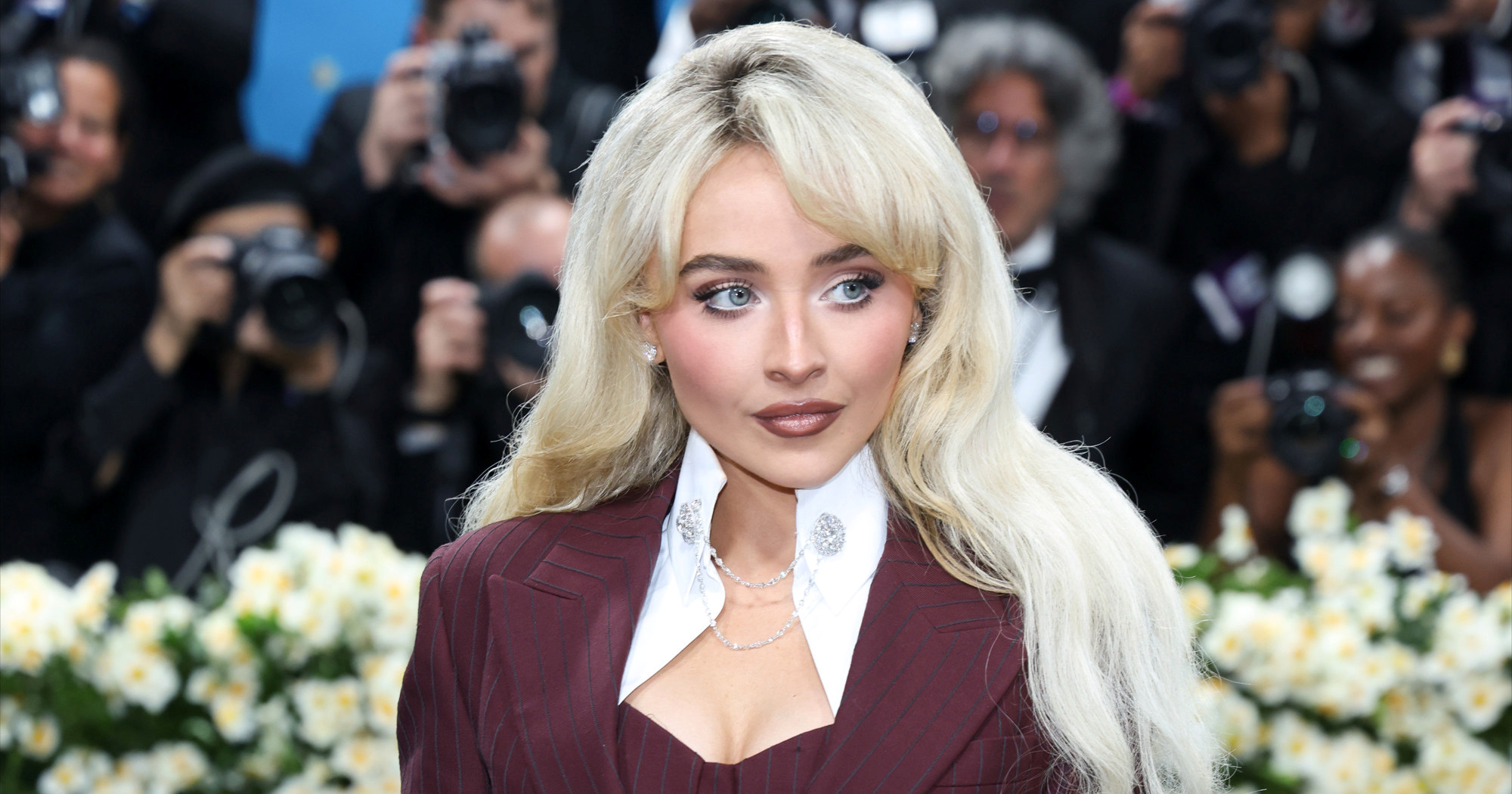 Humanitarna udruga prozvala Sabrinu Carpenter. Tvrde da trivijalizira PTSP