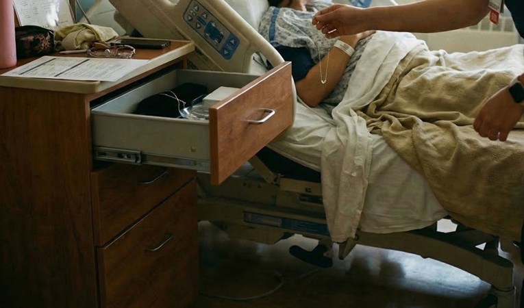 Medicinska sestra (39) ukrala pacijentima u Puli nakit vrijedan više tisuća eura 