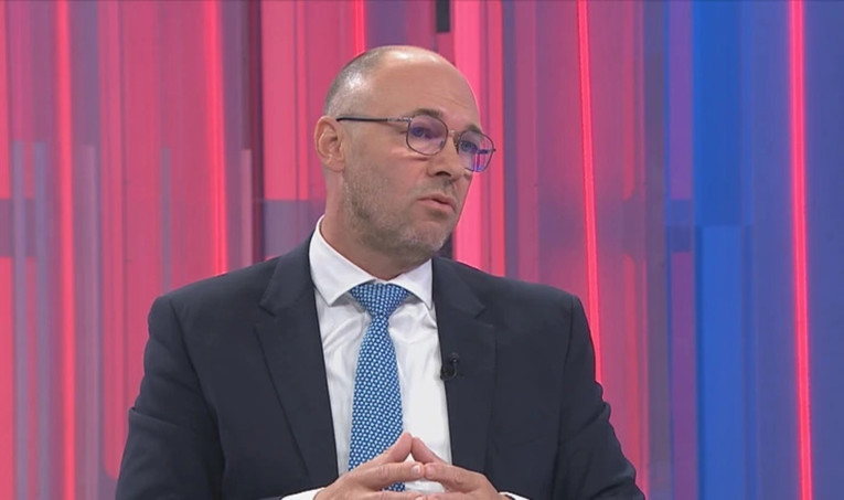 Stier: Crna Gora mora odlučiti hoće li se othrvati zagrljaja srpskog svijeta ili ne