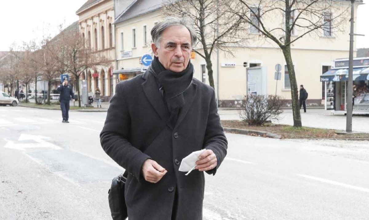 Pupovac verbalno napadnut u Glini, vikali mu: "Ubij Srbina"