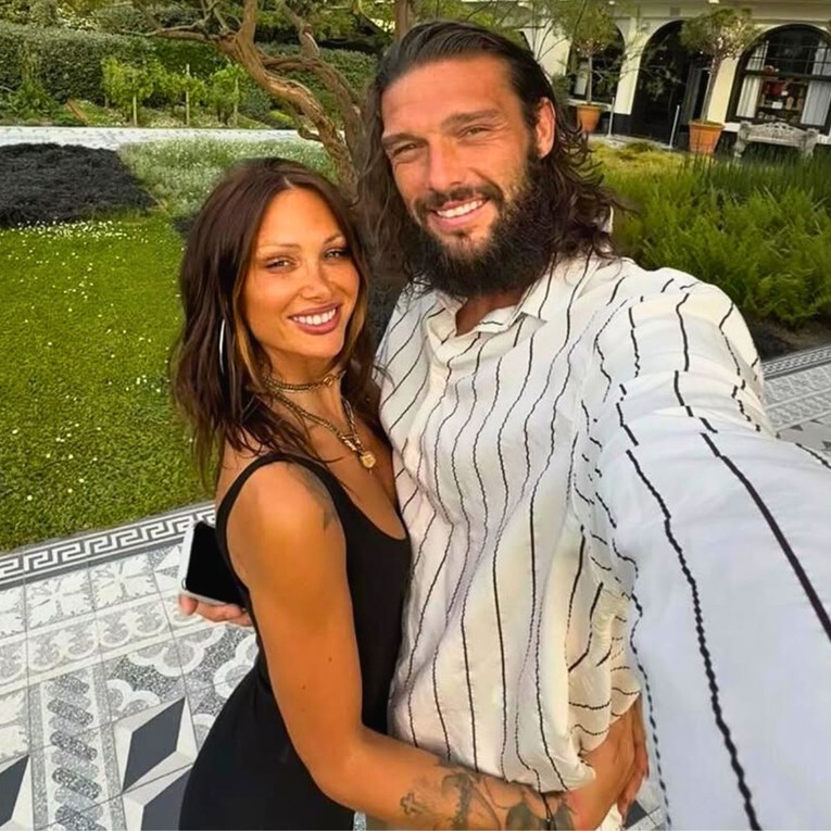 Bivši nogometaš pomirio se s curom nakon što je pijan urlao i vrijeđao je u hotelu