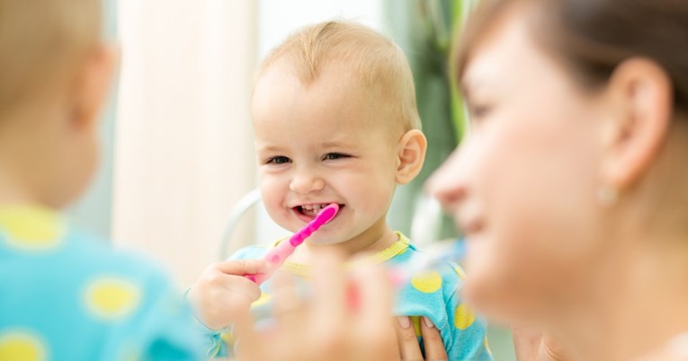 Njega prvih zubića: Stomatolozi savjetuju kada djetetu početi prati zube