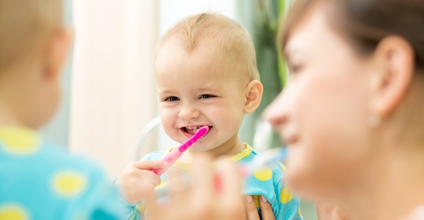 Njega prvih zubića: Stomatolozi savjetuju kada djetetu početi prati zube