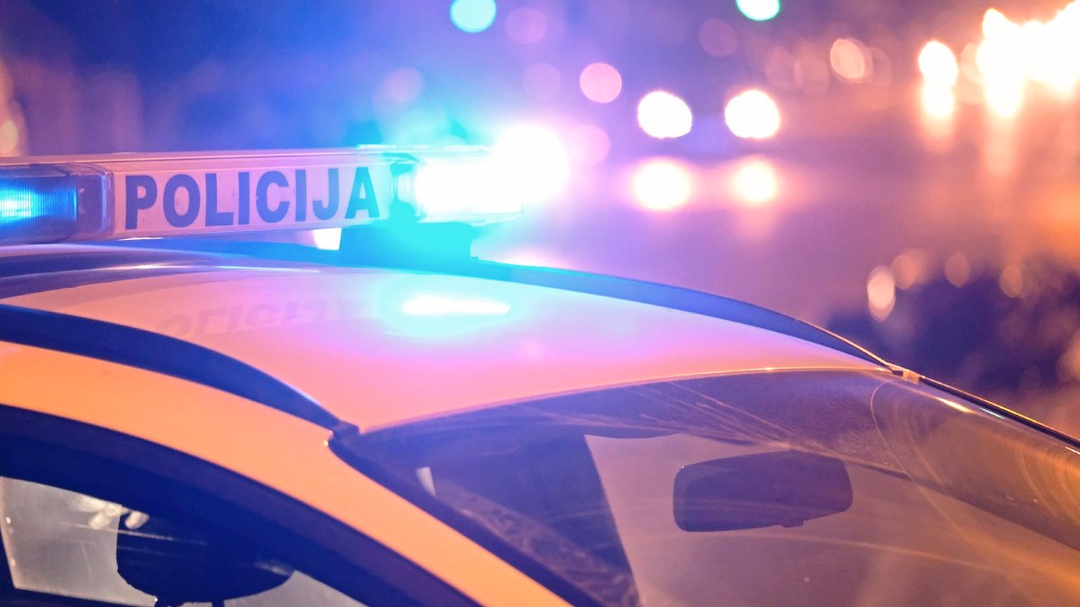 Zagrepčaninu u stanu pronađeni hrpa razne droge i dva pištolja