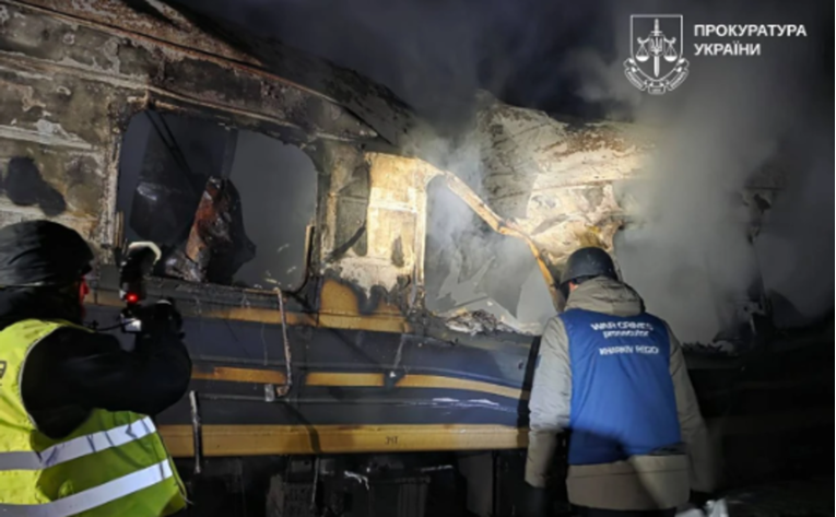 Rusi dronom napali putnički vlak, petero mrtvih. Zelenski: To je teroristički čin