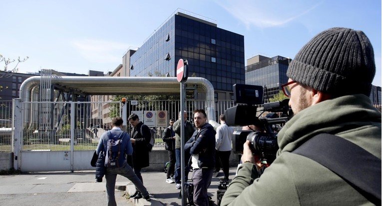 Berlusconi je na intenzivnoj. Liječnici: Zdravlje mu se postupno poboljšava