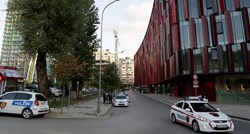 Naoružani napadači pokušali upasti u zgradu albanske TV postaje. Jedan radnik ubijen