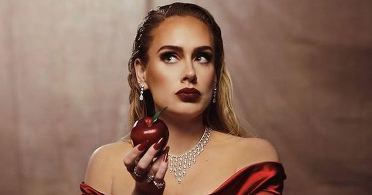Adele zanosnom fotkom najavila spot za pjesmu, ljudi pišu: Nikad nisi bolje izgledala