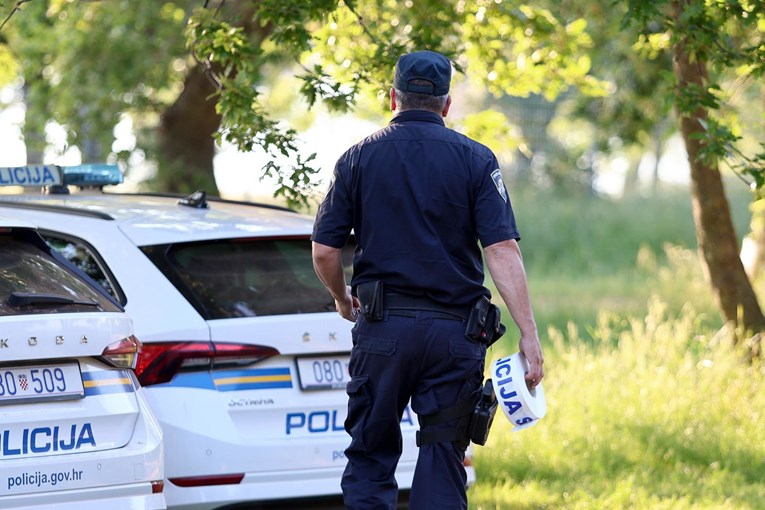 Pijani turist (62) na električnom biciklu teško ozlijeđen nakon sudara s autom