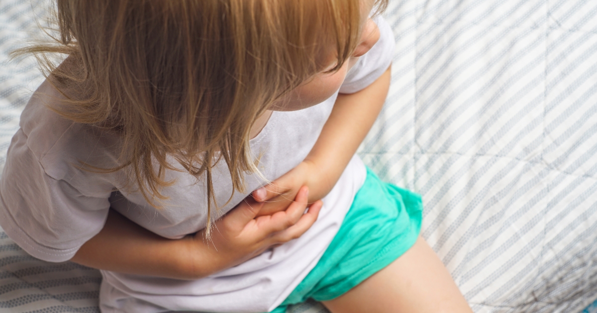 Kronične upalne bolesti crijeva kod djece: Zašto se javljaju i kako ih prepoznati?