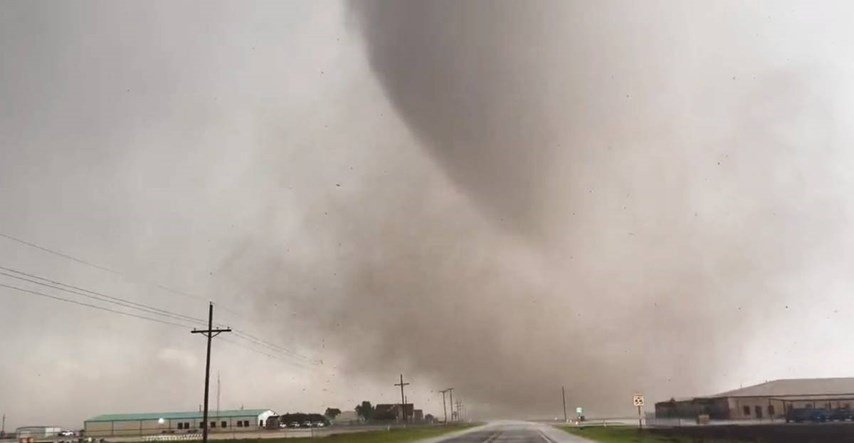 VIDEO Snažan tornado u Teksasu: 3 mrtvih, 50 ozlijeđenih, uništeno 200 kuća