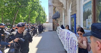 U Zagrebu održan "Hod za život", policija okruživala protivnice. Po jednu došla hitna