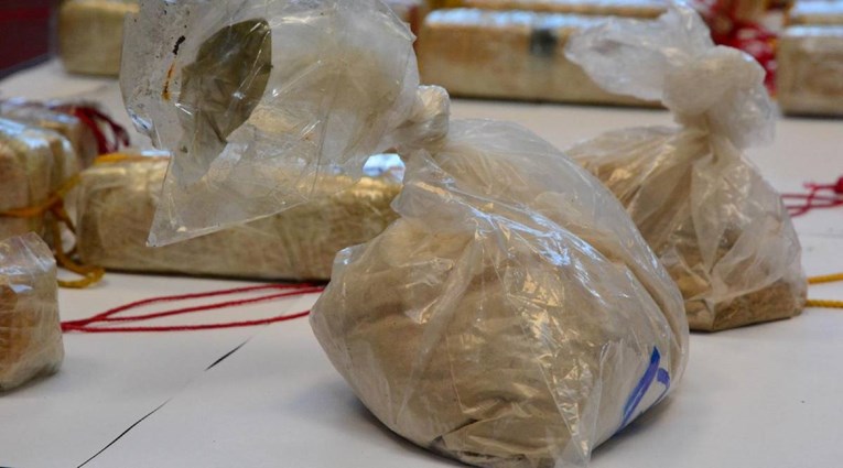 Mladić iz BiH htio prošvercati 2 kg heroina, uhićen kod naplatnih kućica u Karlovcu 