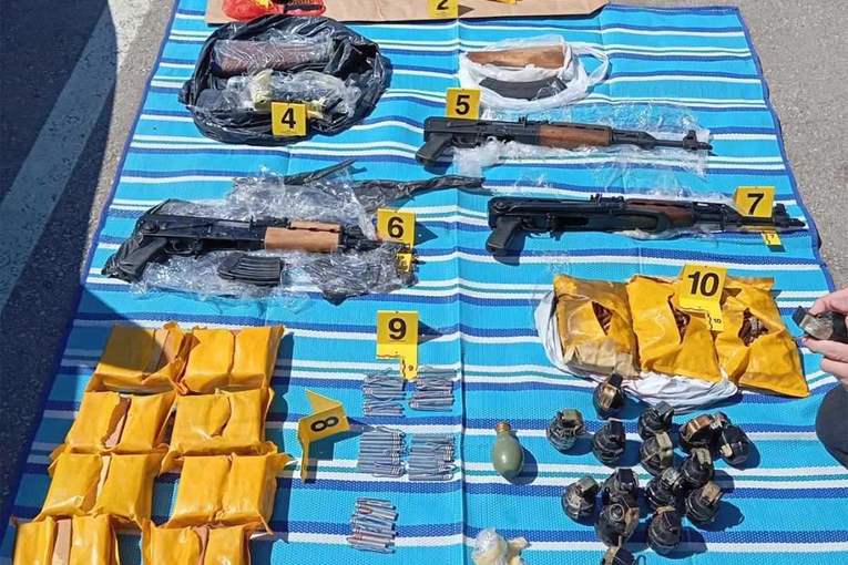 U Banjoj Luci uhićen krijumčar oružja u EU. Našli desetke granata, eksploziv, puške