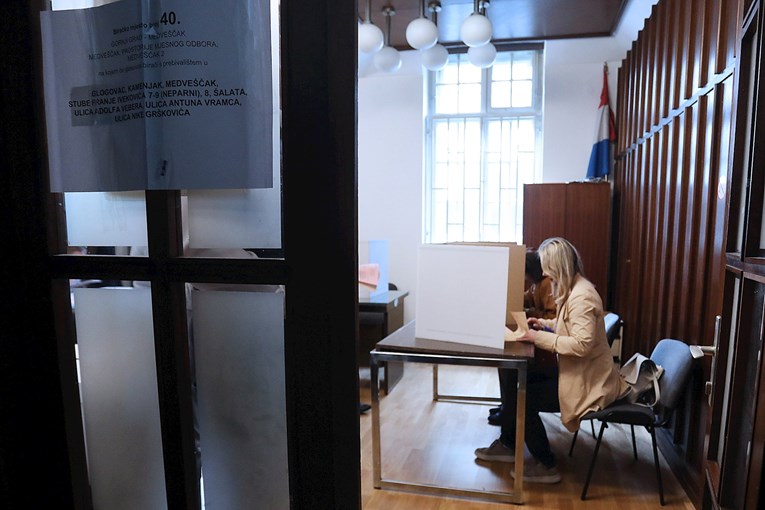 U Zagrebu samo 28 promatrača u drugom krugu, jedno od dvoje kandidata nema ni jednog
