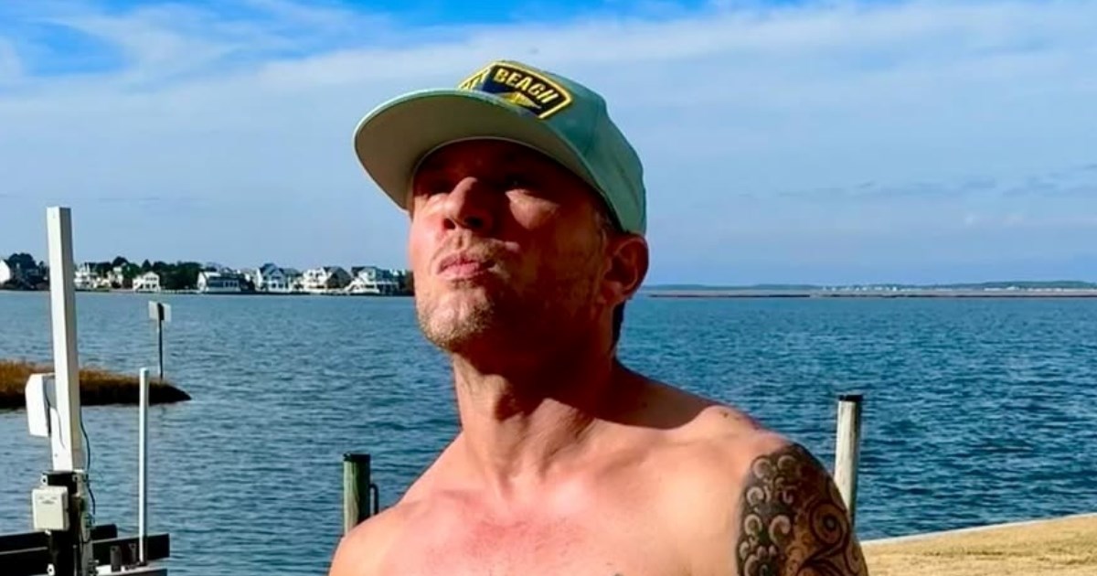 Ryan Phillippe (50) objavio fotke bez majice, obožavateljice: Stariš li uopće?