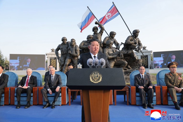 Kim Jong Un otkrio spomenik vojnicima poginulim u ratu Rusije i Ukrajine