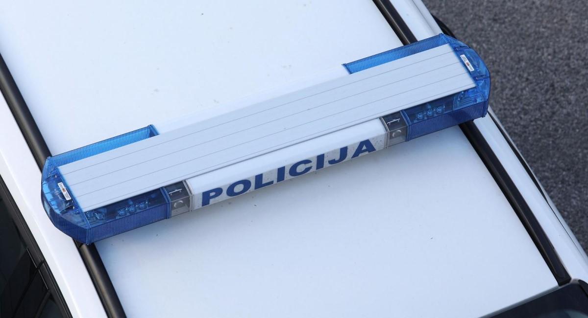 Hvaranin pokušao opljačkati staricu, poprskao je suzavcem i prijetio nožem