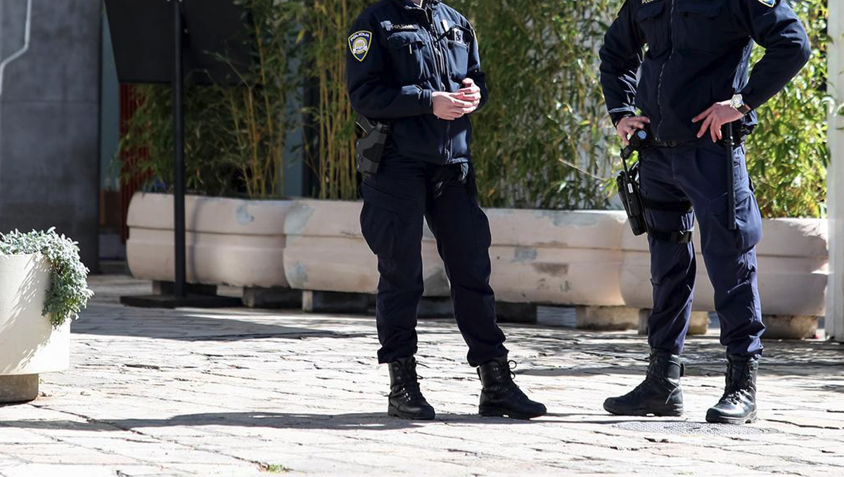 Policajac izvan službe spasio muškarca iz požara u Zadru
