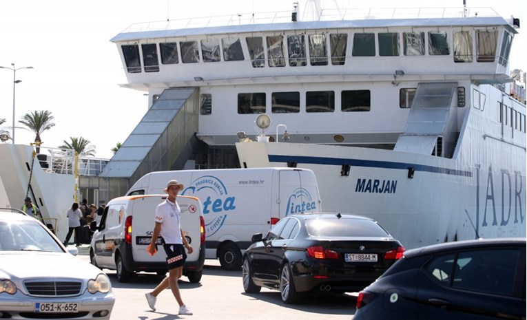 Splitska zračna luka ruši rekorde, trajektna luka uvodi izvanredne linije