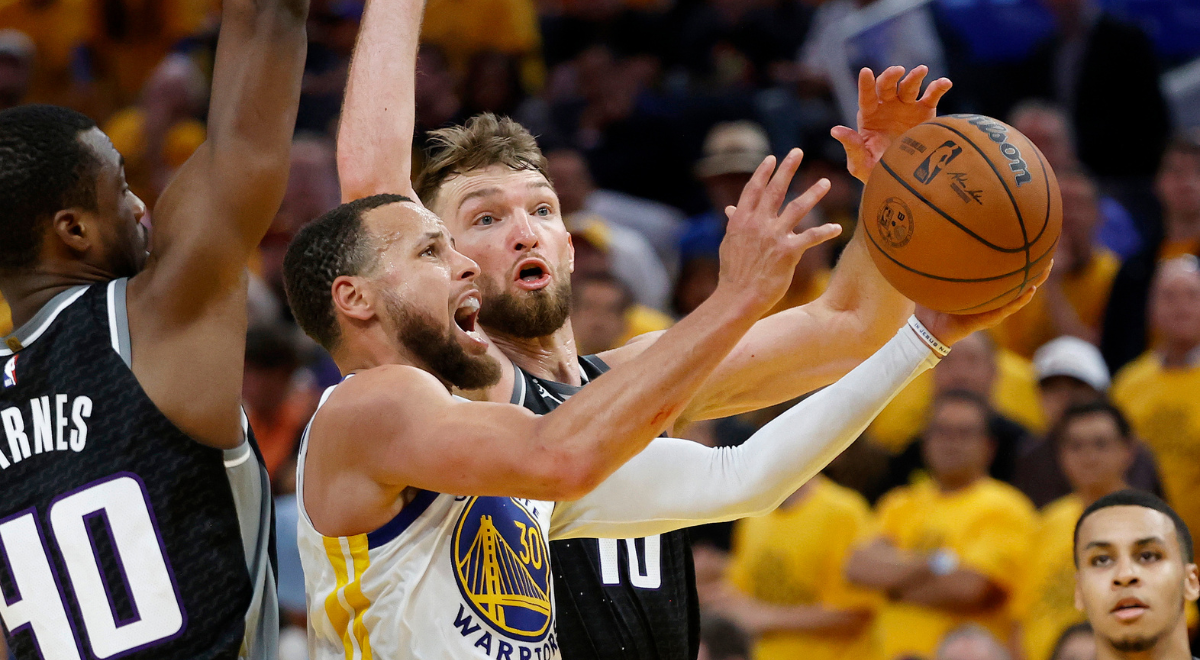 Sjajni Curry vratio Golden State u seriji protiv Sacramenta. Jokić ubacio 43 u porazu