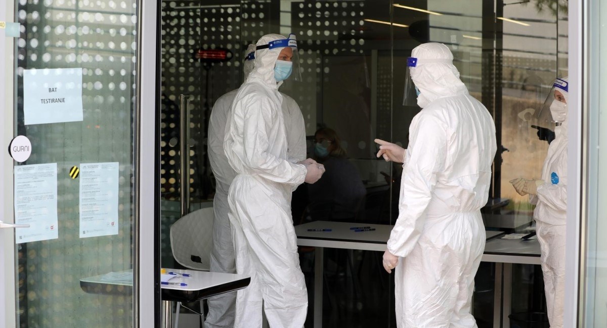 Stožer: Umrlo 55, hospitalizirano 2338, na respiratoru 287 ljudi