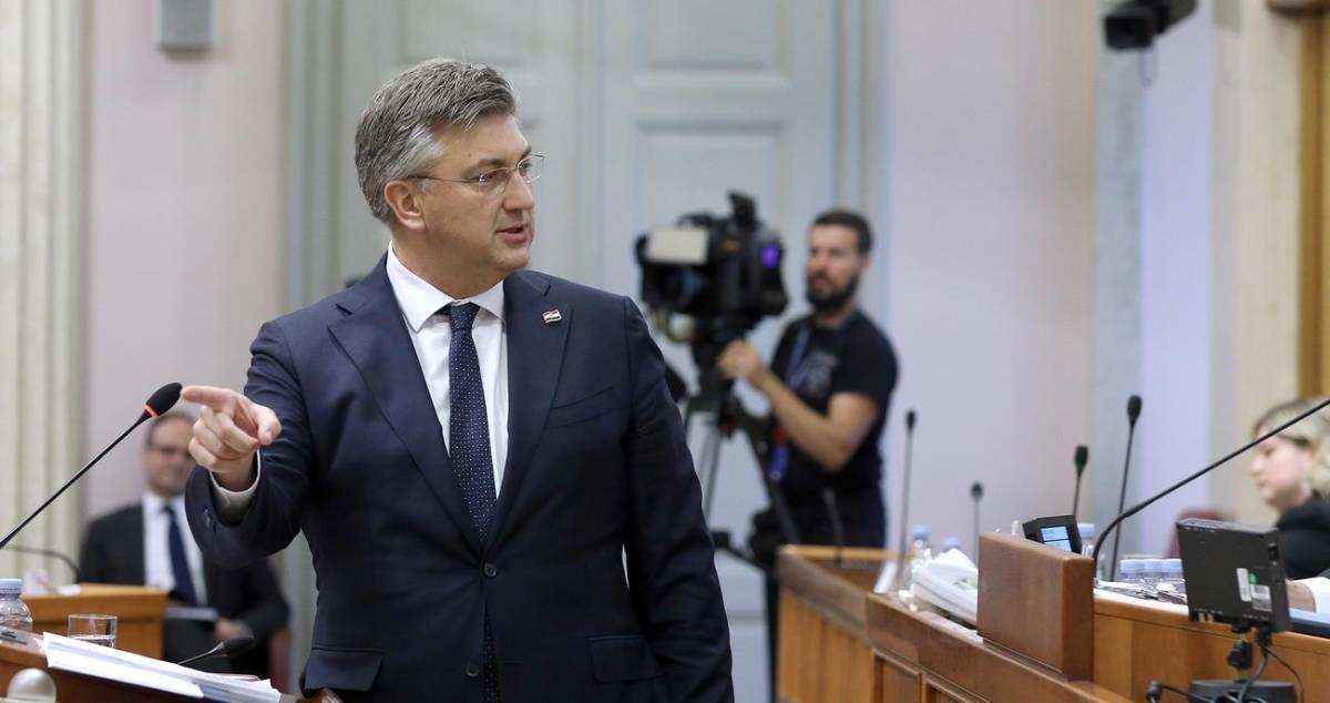 HDZ-ovac o lupanju u saboru: Fali nam još samo fizički obračun