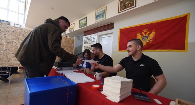 Manje nepravilnosti na izborima u Crnoj Gori, glasalo više od 44% birača 
