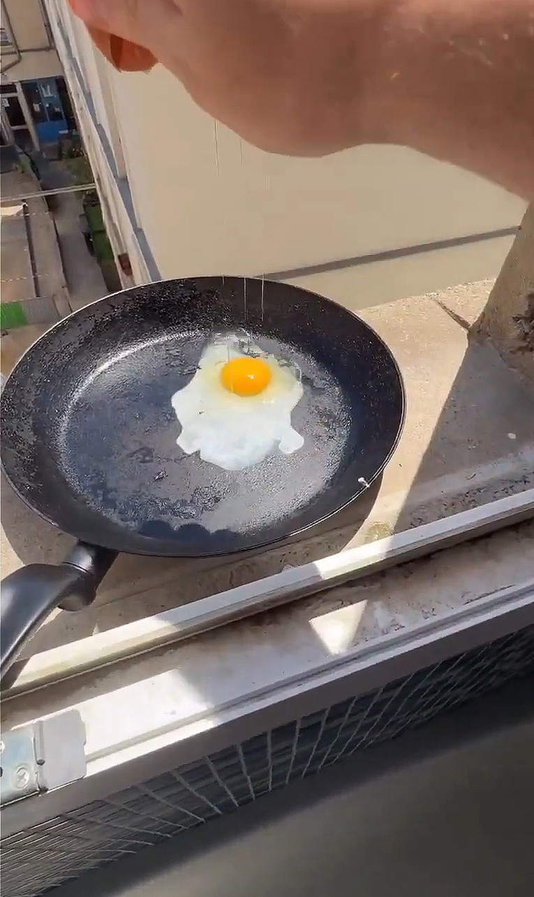 U Francuskoj je toliko vruće da ljudi peku jaja na suncu. Pogledajte video