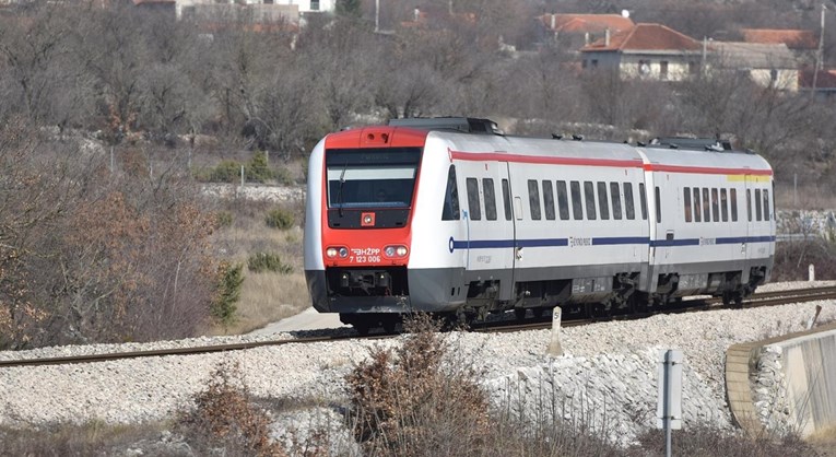 HŽ-ov vlak nije krenuo jer kondukter nije došao na posao