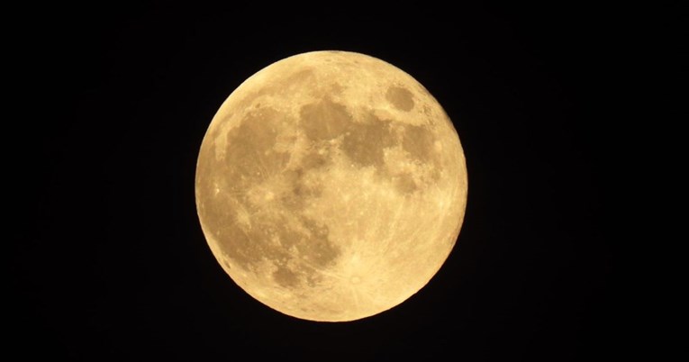 FOTO Pogledajte kako večeras izgleda pun mjesec iznad Šibenika i Splita