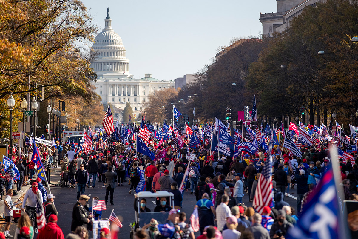 VIDEO Trumpovi pristaše izašli na ulice Washingtona, on poludio na medije