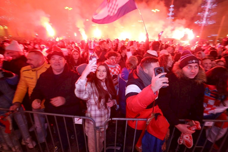 VIDEO Ludnica u centru Zagreba nakon vodstva Hrvatske, pale se bengalke