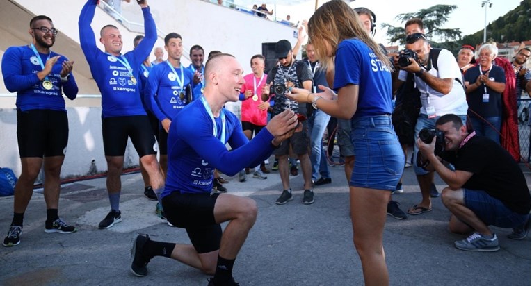 Rekla je da: Veslač zaprosio curu nakon pobjede na Maratonu lađa na Neretvi