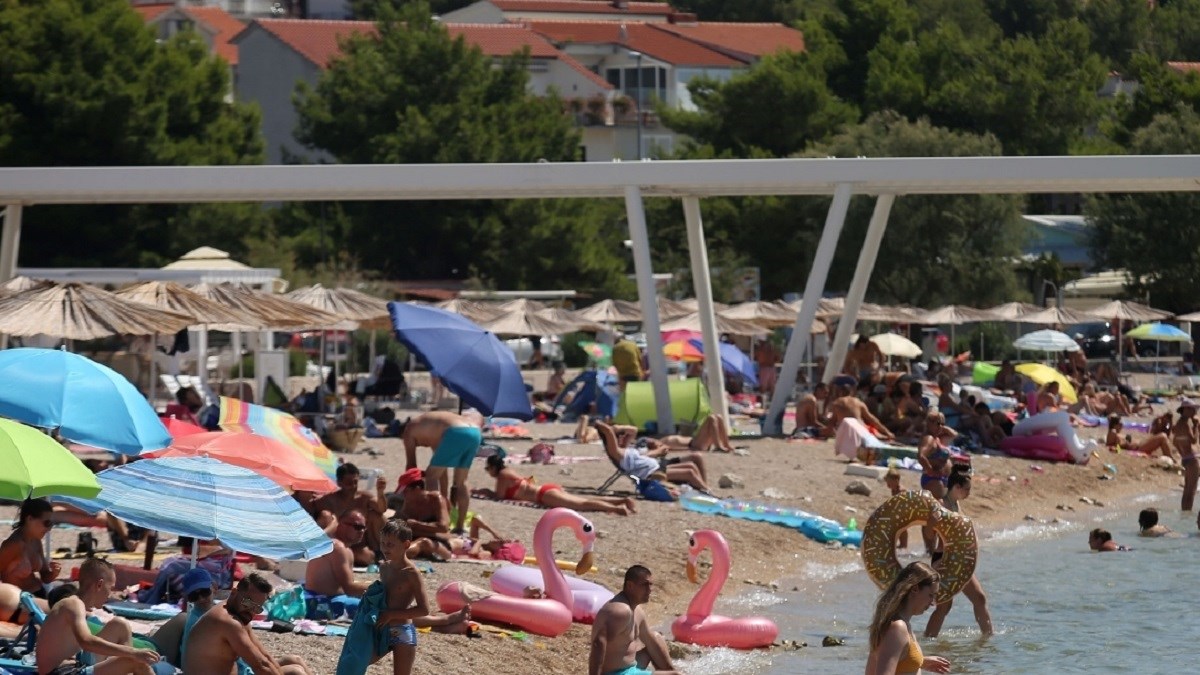 Danas imamo rekordnih 306 novooboljelih: Pogledajte kako izgledaju hrvatske plaže