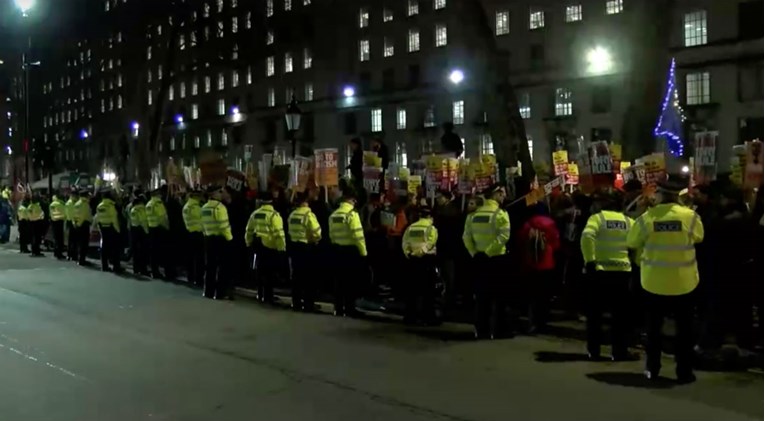 VIDEO Prosvjednici se okupili na ulicama Londona: "Johnson nije naš premijer"