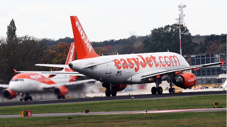 Avion EasyJeta se dva puta vraćao zbog pijanih putnika